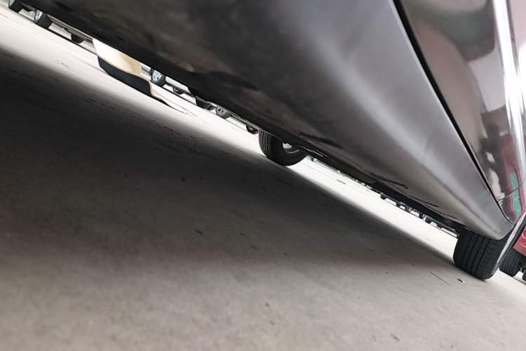 Used Venucia R50 2016 1.6L Automatic Elite Edition Left Side Sill