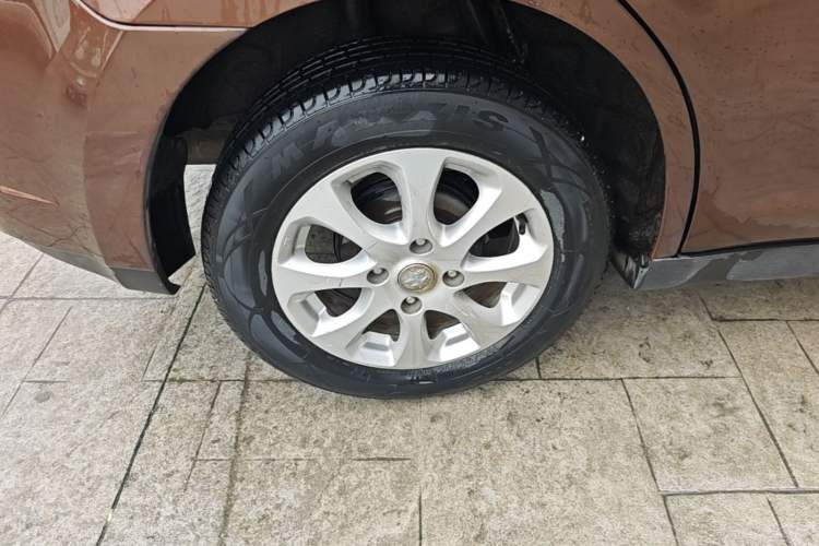 Used Venucia R50 2016 1.6L Automatic Elite Edition Right Rear Wheel Hub