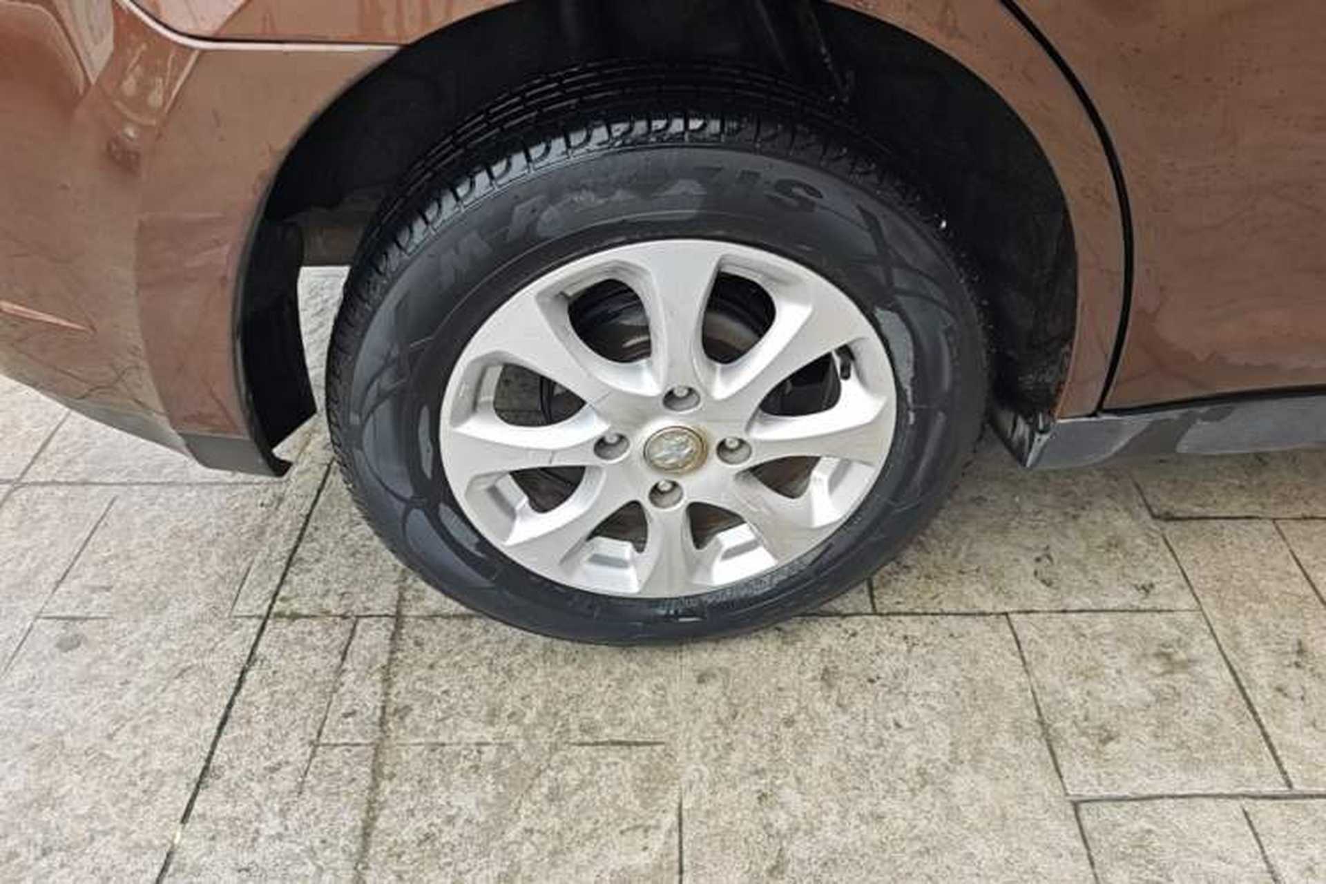Used Venucia R50 2016 1.6L Automatic Elite Edition Right Rear Wheel Hub
