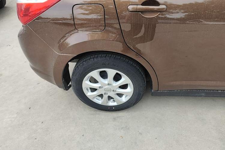 Used Venucia R50 2016 1.6L Automatic Elite Edition Right Rear Wheel Hub