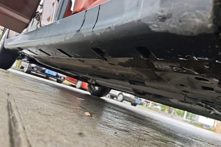 Used Venucia R50 2016 1.6L Automatic Elite Edition Right Side Sill