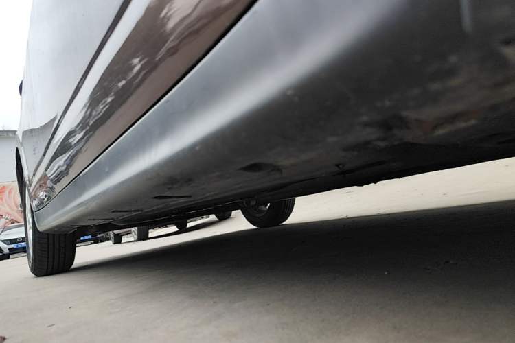 Used Venucia R50 2016 1.6L Automatic Elite Edition Right Side Sill