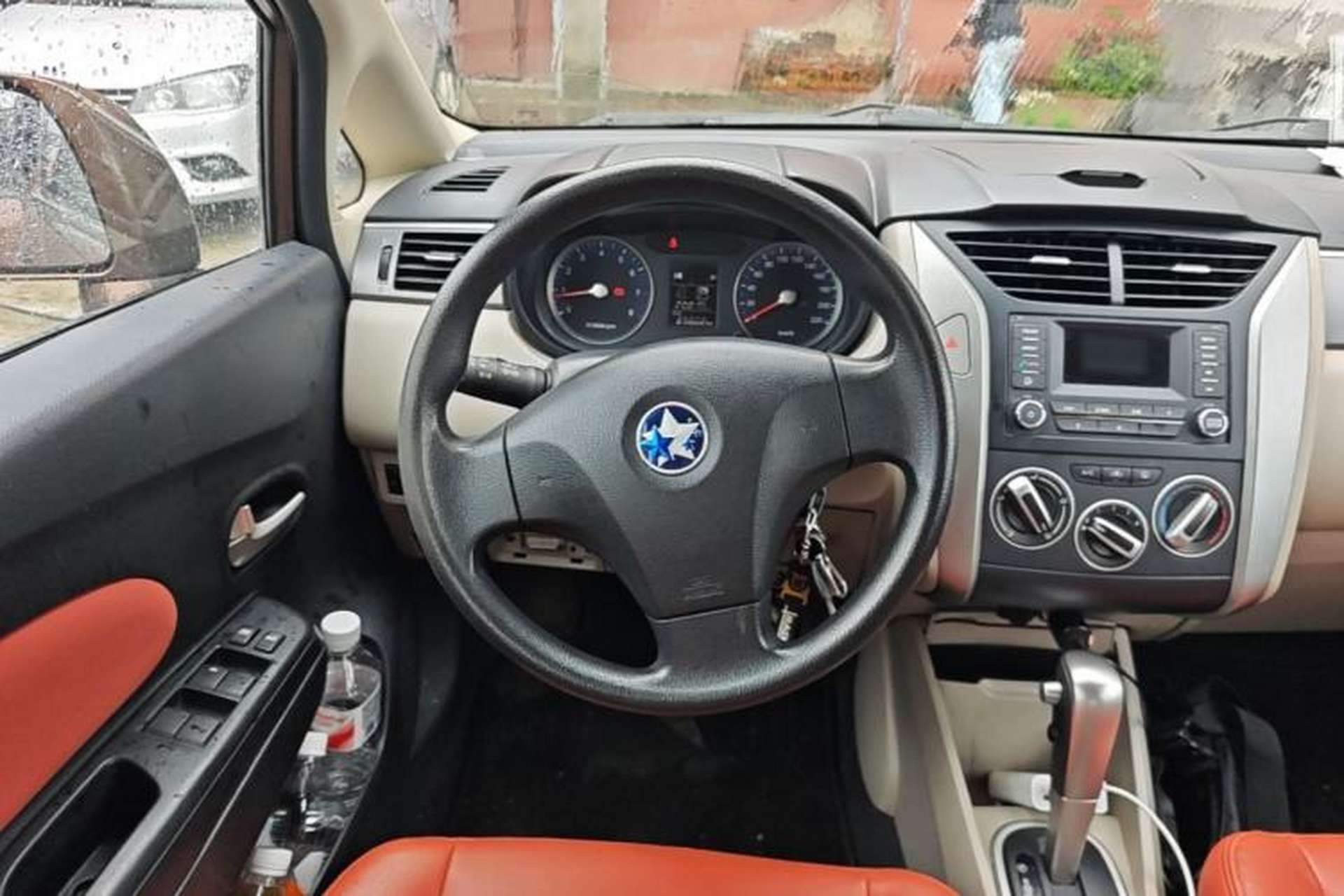 Used Venucia R50 2016 1.6L Automatic Elite Edition Steering Wheel