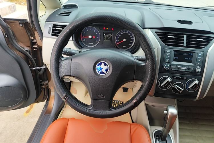Used Venucia R50 2016 1.6L Automatic Elite Edition Steering Wheel