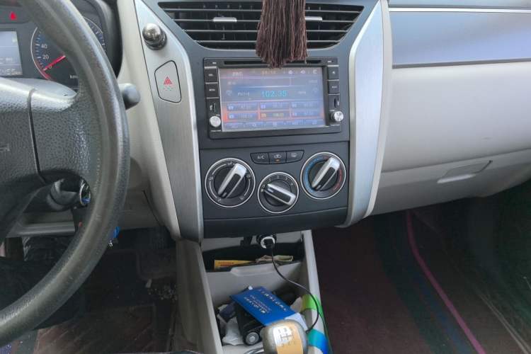 Used Venucia R50 2016 1.6L Manual Elite Edition Audio And AC Panel