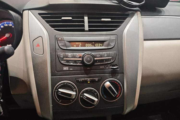 Used Venucia R50 2016 1.6L Manual Elite Edition Audio And AC Panel