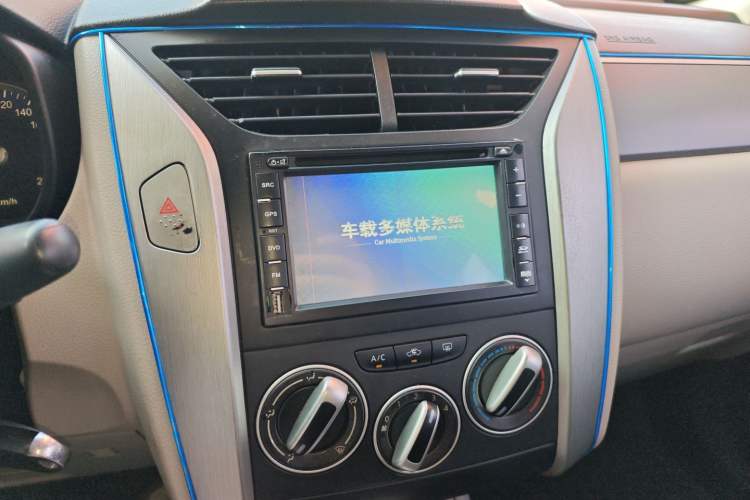 Used Venucia R50 2016 1.6L Automatic Elite Edition Audio And AC Panel