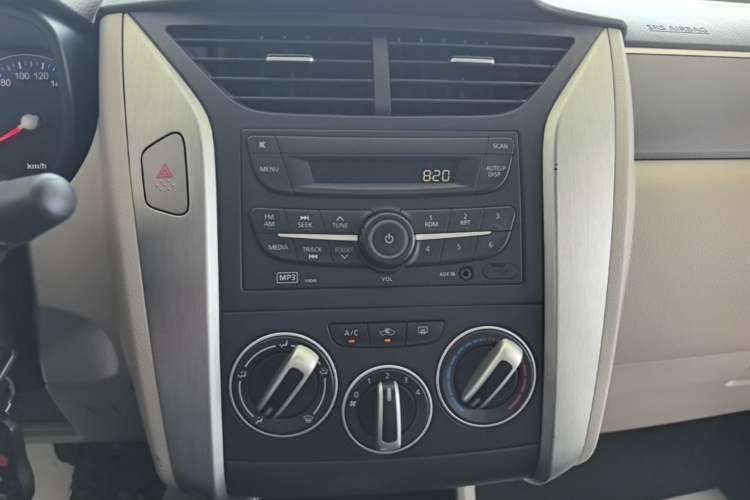 Used Venucia R50 2016 1.6L Automatic Elite Edition Audio And AC Panel