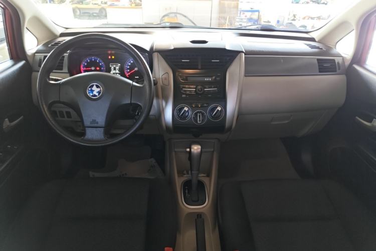 Used Venucia R50 2016 1.6L Automatic Elite Edition Center Console