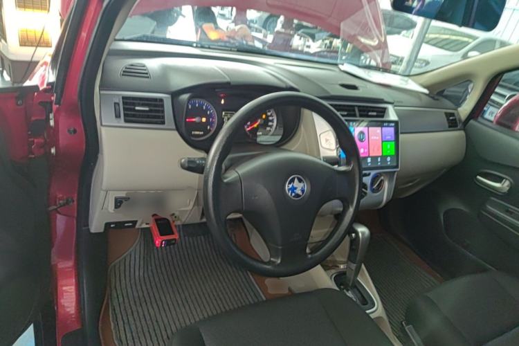 Used Venucia R50 2016 1.6L Automatic Elite Edition Center Console
