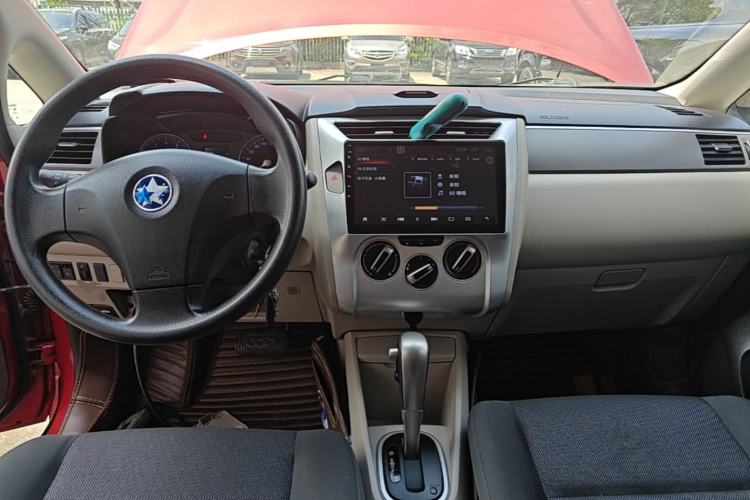 Used Venucia R50 2016 1.6L Automatic Elite Edition Center Console