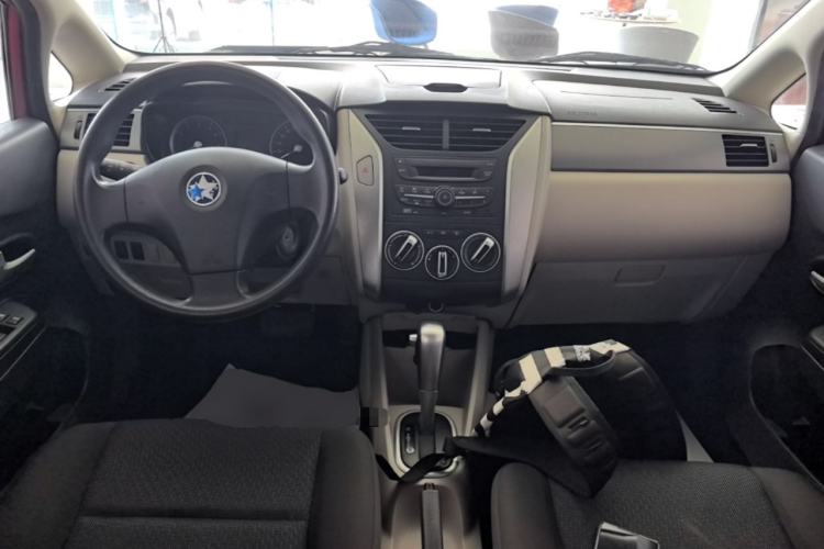 Used Venucia R50 2016 1.6L Automatic Elite Edition Center Console