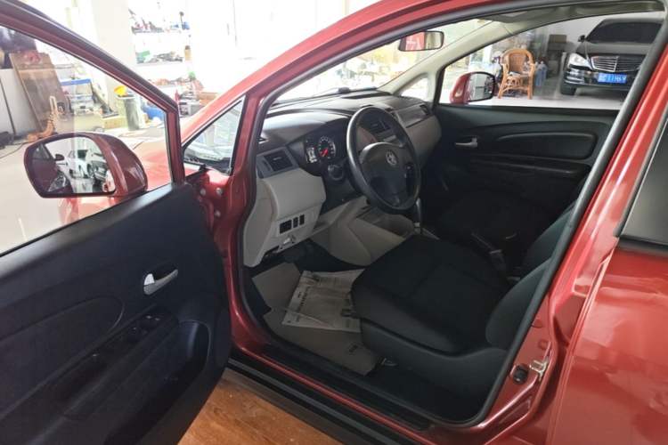 Used Venucia R50 2016 1.6L Automatic Elite Edition Driver Seat
