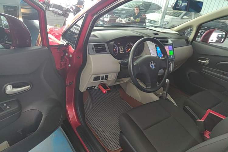 Used Venucia R50 2016 1.6L Automatic Elite Edition Driver Seat