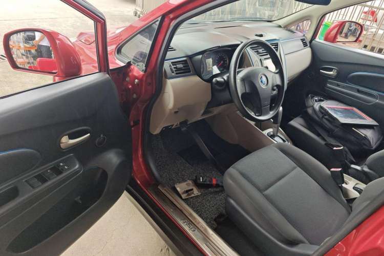 Used Venucia R50 2016 1.6L Automatic Elite Edition Driver Seat