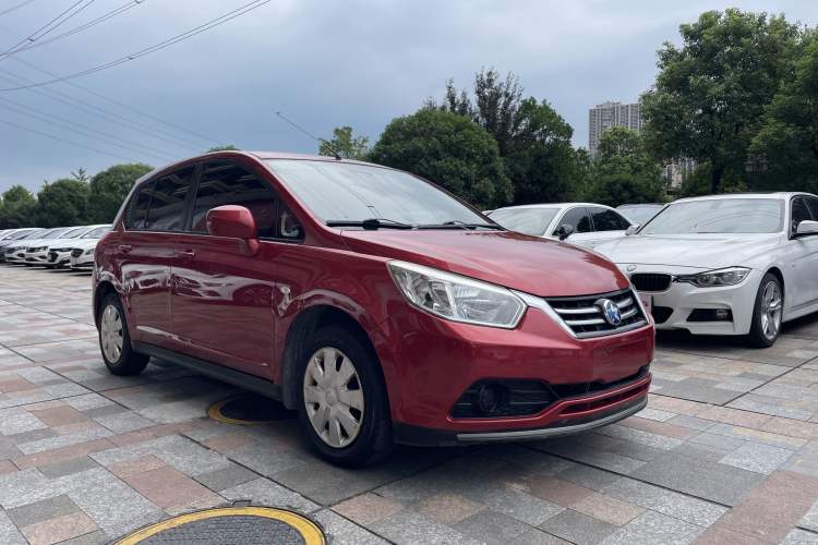 Used Venucia R50 2016 1.6L Automatic Elite Edition Exterior 2