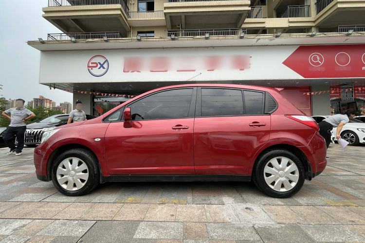 Used Venucia R50 2016 1.6L Automatic Elite Edition Exterior 3