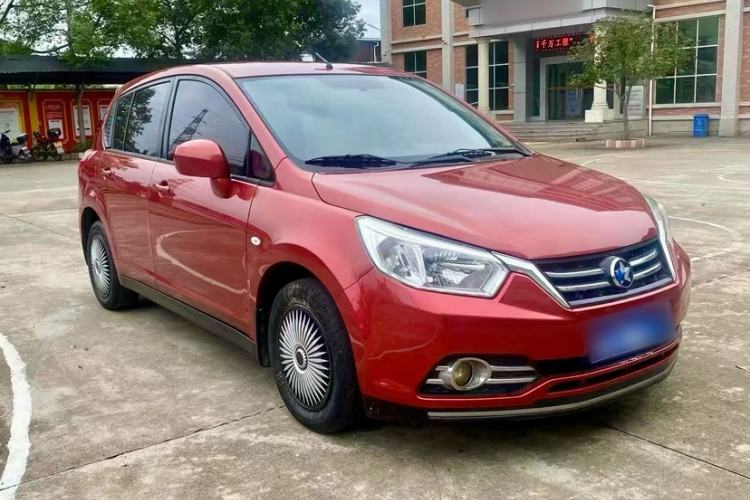 Used Venucia R50 2016 1.6L Automatic Elite Edition Exterior 5
