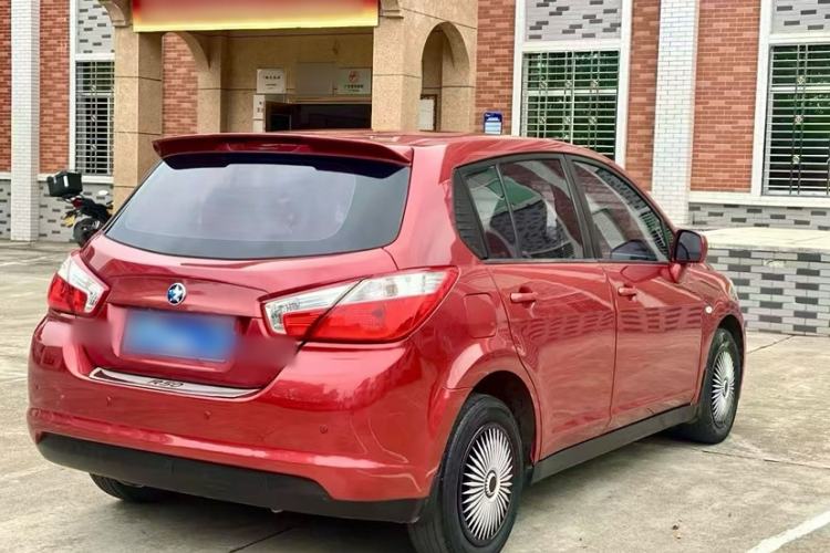 Used Venucia R50 2016 1.6L Automatic Elite Edition Exterior 6
