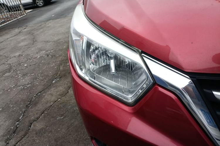 Used Venucia R50 2016 1.6L Manual Elite Edition Exterior 6