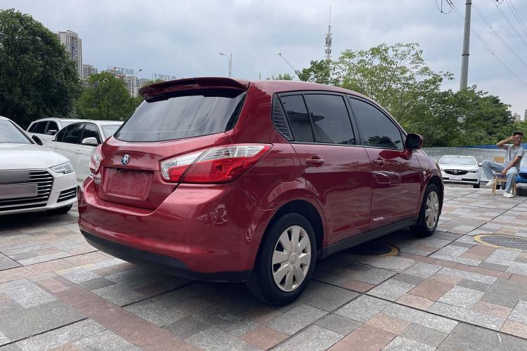 Used Venucia R50 2016 1.6L Automatic Elite Edition Exterior 6
