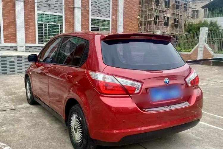 Used Venucia R50 2016 1.6L Automatic Elite Edition Exterior 7