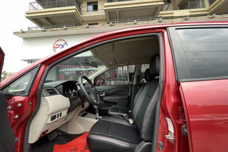 Used Venucia R50 2016 1.6L Automatic Elite Edition Exterior 8
