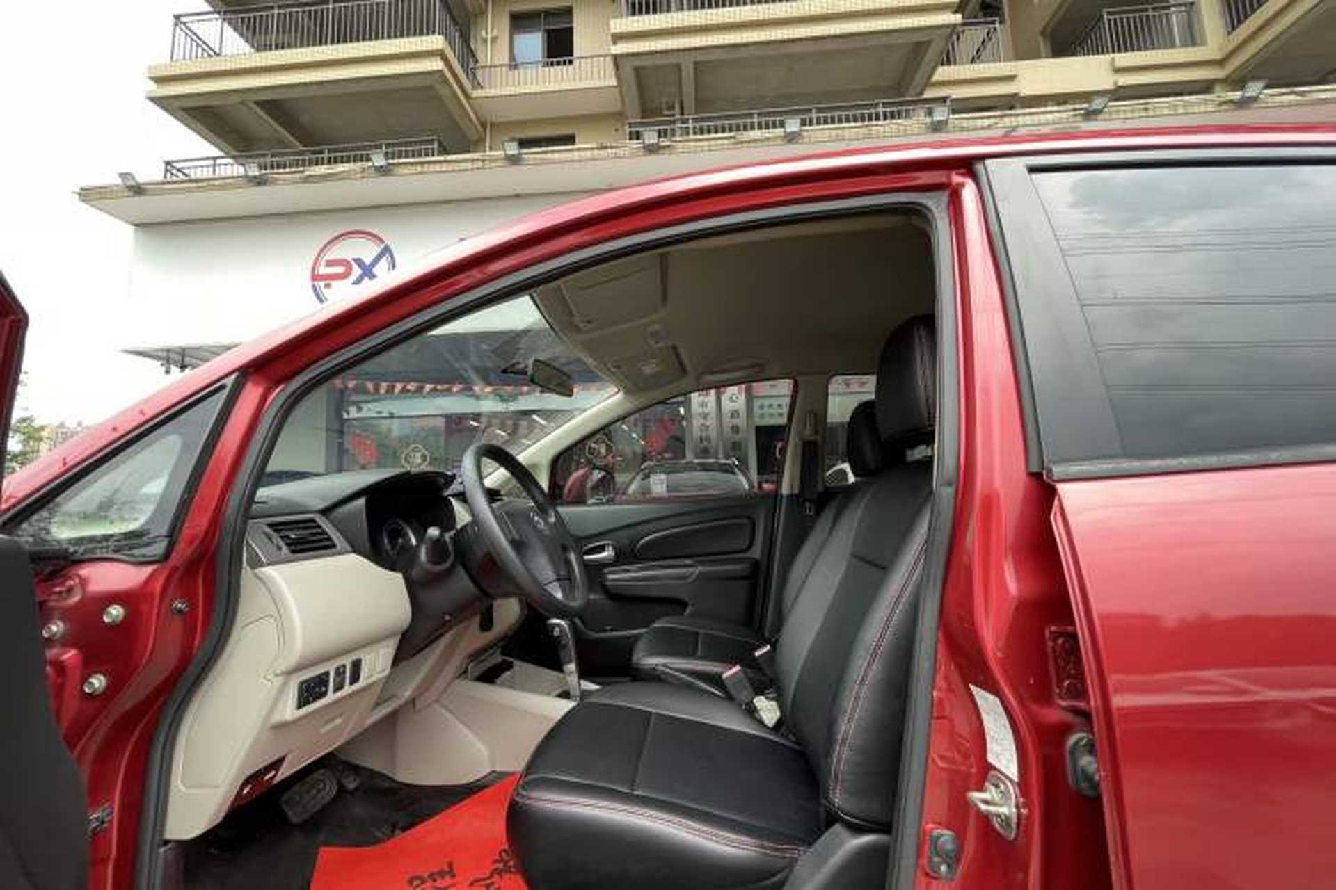 Used Venucia R50 2016 1.6L Automatic Elite Edition Exterior 8