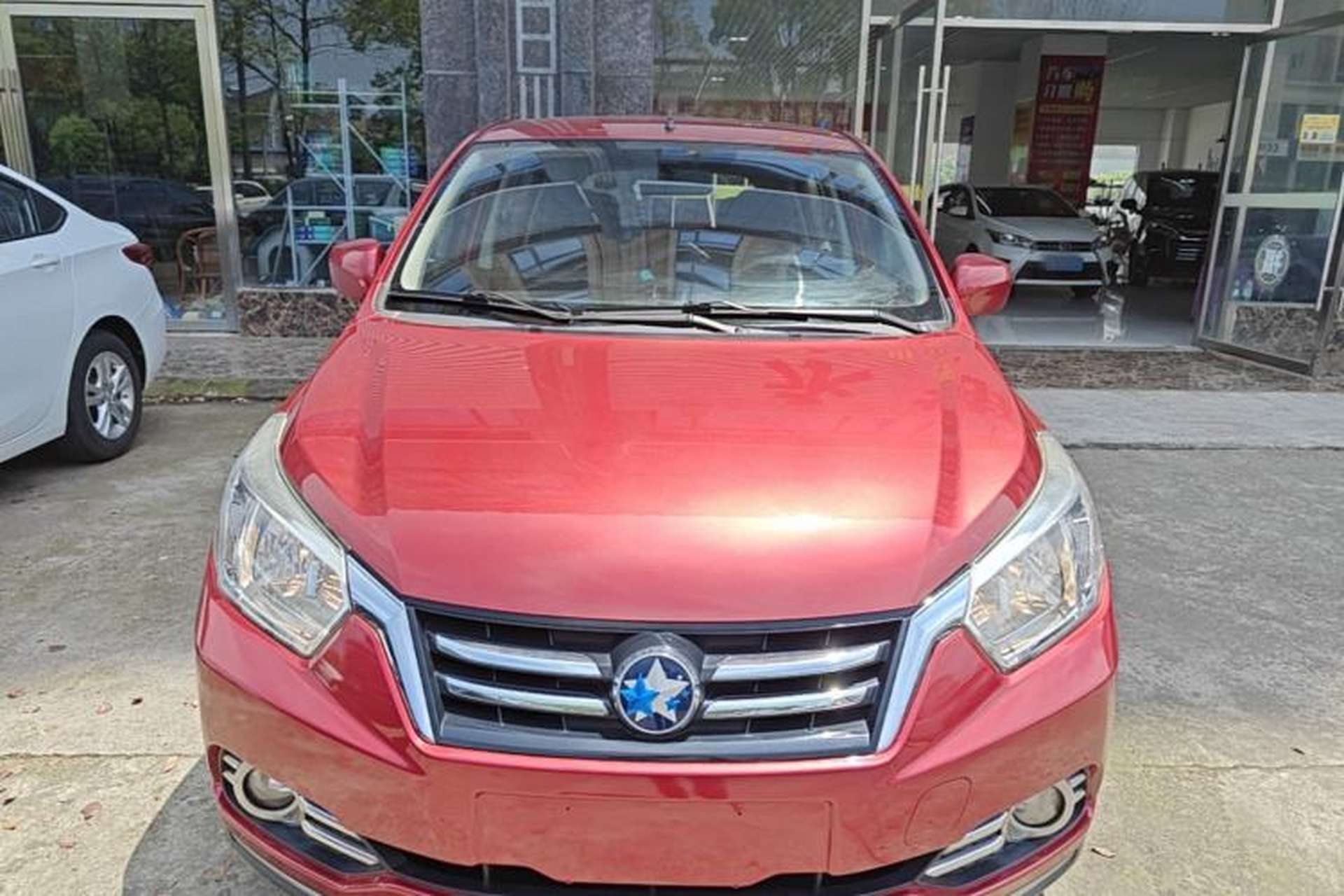 Used Venucia R50 2016 1.6L Automatic Elite Edition Front
