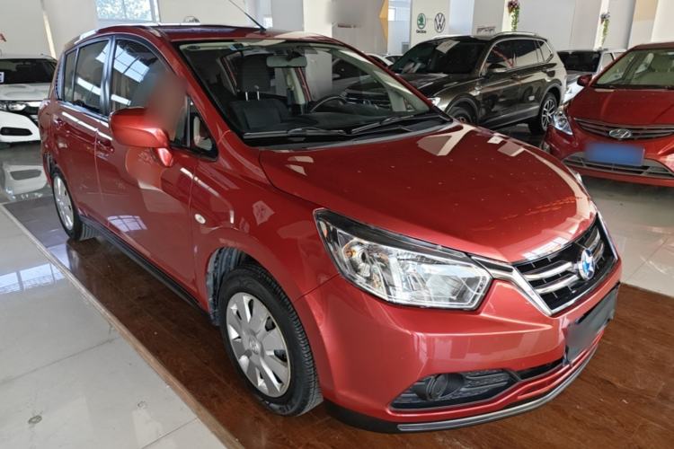 Used Venucia R50 2016 1.6L Automatic Elite Edition Front Right 45 Deg