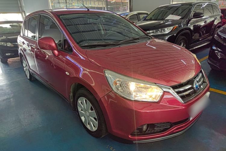Used Venucia R50 2016 1.6L Automatic Elite Edition Front Right 45 Deg