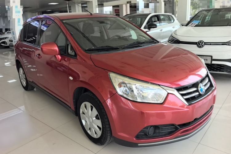 Used Venucia R50 2016 1.6L Automatic Elite Edition Front Right 45 Deg