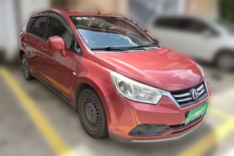 Used Venucia R50 2016 1.6L Automatic Elite Edition Front Right 45 Deg