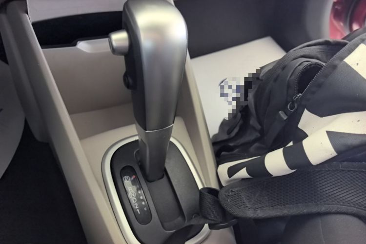 Used Venucia R50 2016 1.6L Automatic Elite Edition Gear Lever