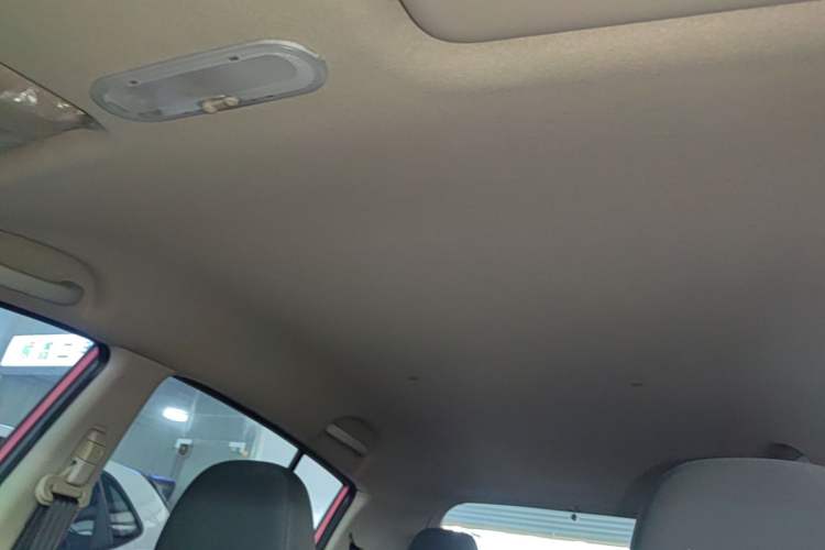 Used Venucia R50 2016 1.6L Automatic Elite Edition Headliner