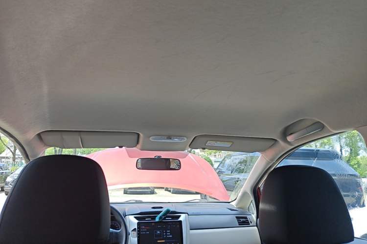 Used Venucia R50 2016 1.6L Automatic Elite Edition Headliner