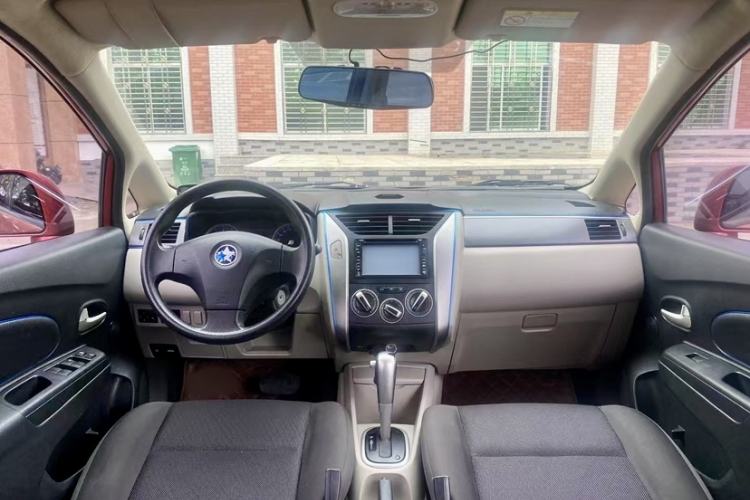 Used Venucia R50 2016 1.6L Automatic Elite Edition Interior 2