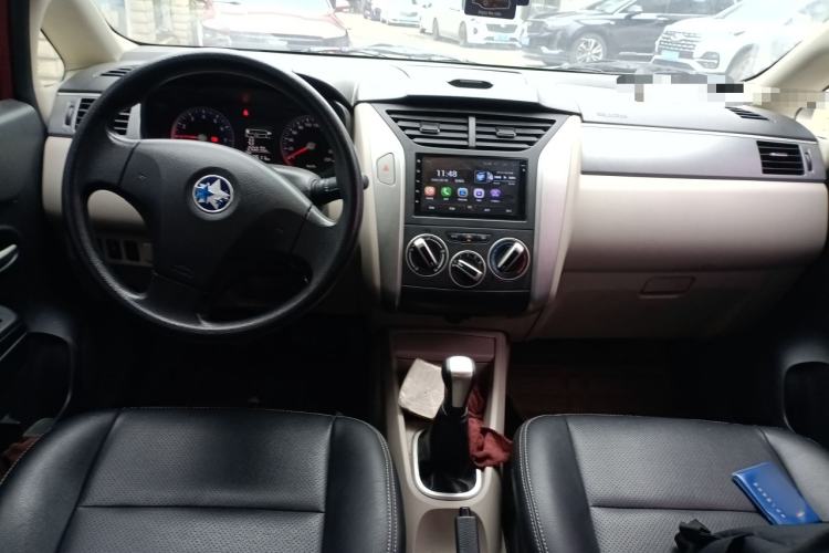 Used Venucia R50 2016 1.6L Manual Elite Edition Interior 2