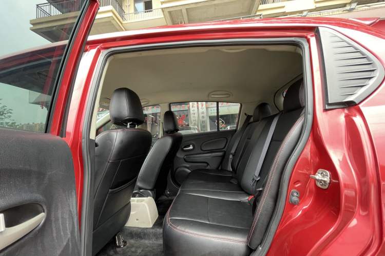Used Venucia R50 2016 1.6L Automatic Elite Edition Interior 2