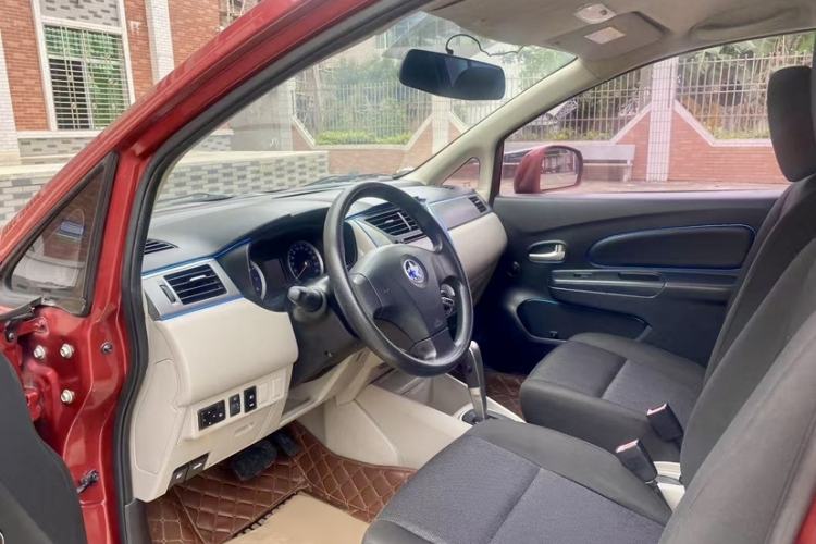 Used Venucia R50 2016 1.6L Automatic Elite Edition Interior 3