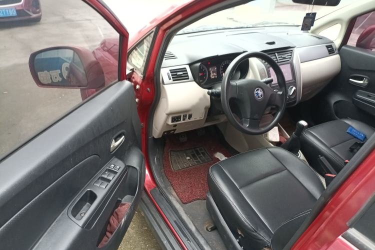 Used Venucia R50 2016 1.6L Manual Elite Edition Interior 3