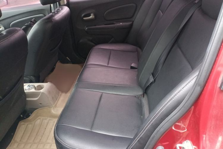 Used Venucia R50 2016 1.6L Manual Elite Edition Interior 4