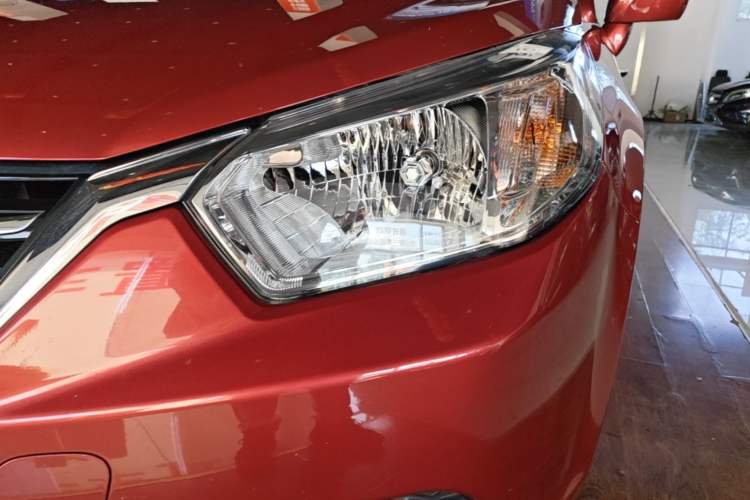 Used Venucia R50 2016 1.6L Automatic Elite Edition Left Front Headlight