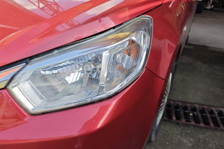 Used Venucia R50 2016 1.6L Automatic Elite Edition Left Front Headlight