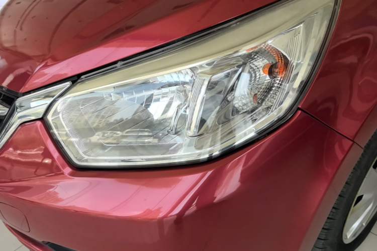 Used Venucia R50 2016 1.6L Automatic Elite Edition Left Front Headlight