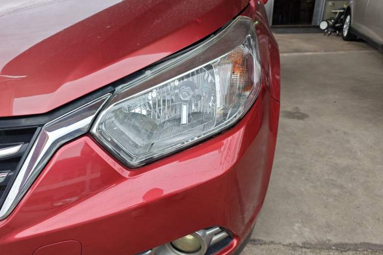Used Venucia R50 2016 1.6L Automatic Elite Edition Left Front Headlight