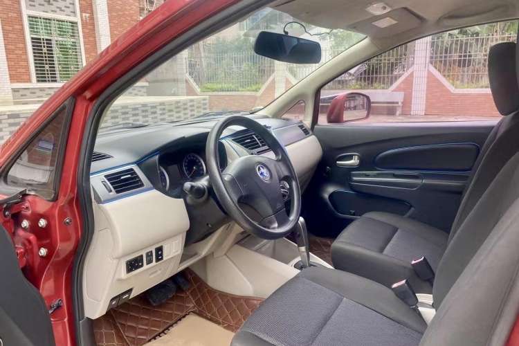 Used Venucia R50 2016 1.6L Automatic Elite Edition Left Front Seat