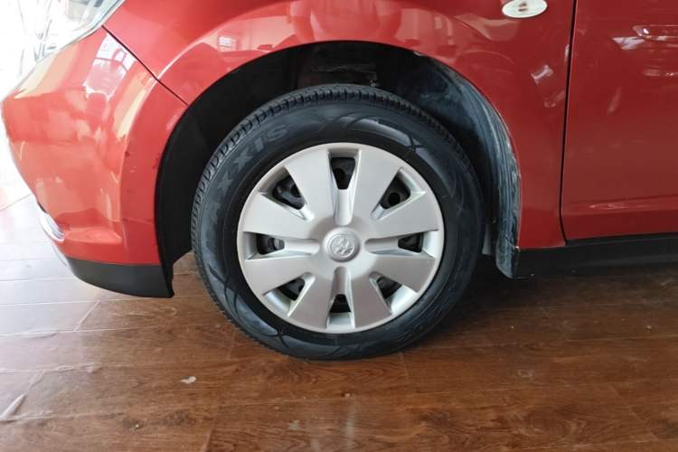 Used Venucia R50 2016 1.6L Automatic Elite Edition Left Front Wheel Hub