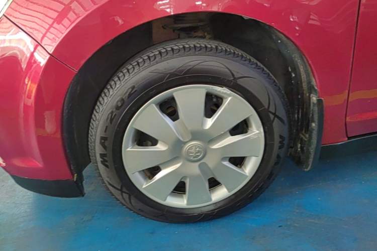 Used Venucia R50 2016 1.6L Automatic Elite Edition Left Front Wheel Hub