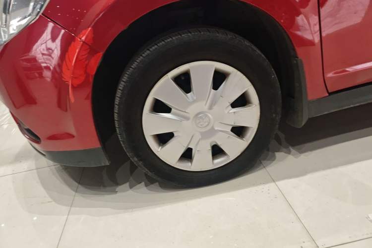 Used Venucia R50 2016 1.6L Manual Elite Edition Left Front Wheel Hub
